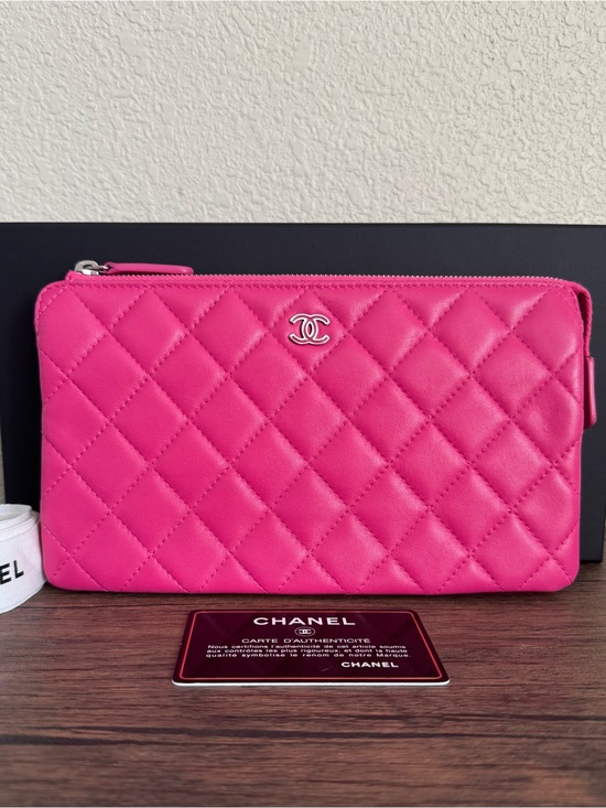CHANEL Handbags - ❌SOLD❌CHANEL Large Diamond Quilted Lambskin Leather Clutch